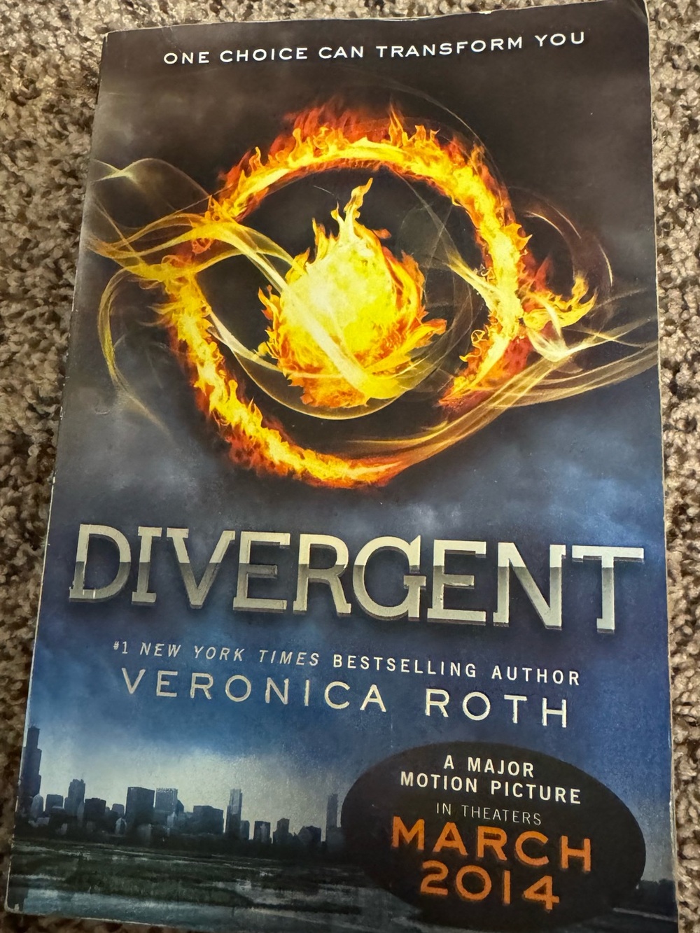 Divergent by Veronica Roth - Blue Cover with Fiery Symbol